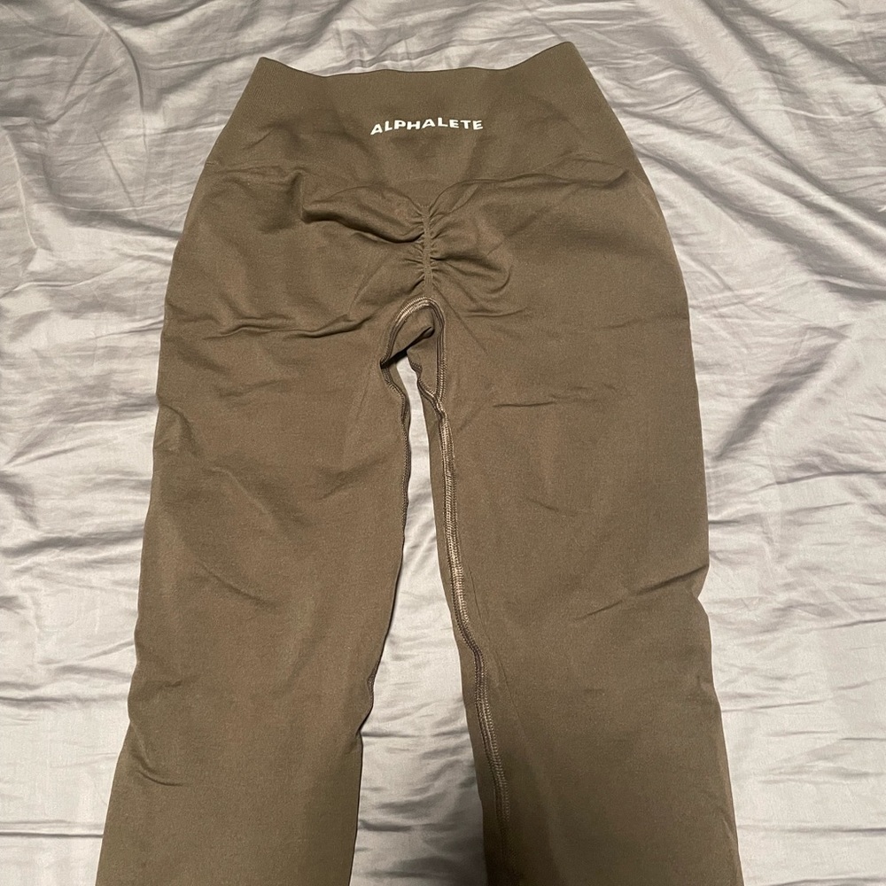 Alphalete Amplify leggings size small color mocha
